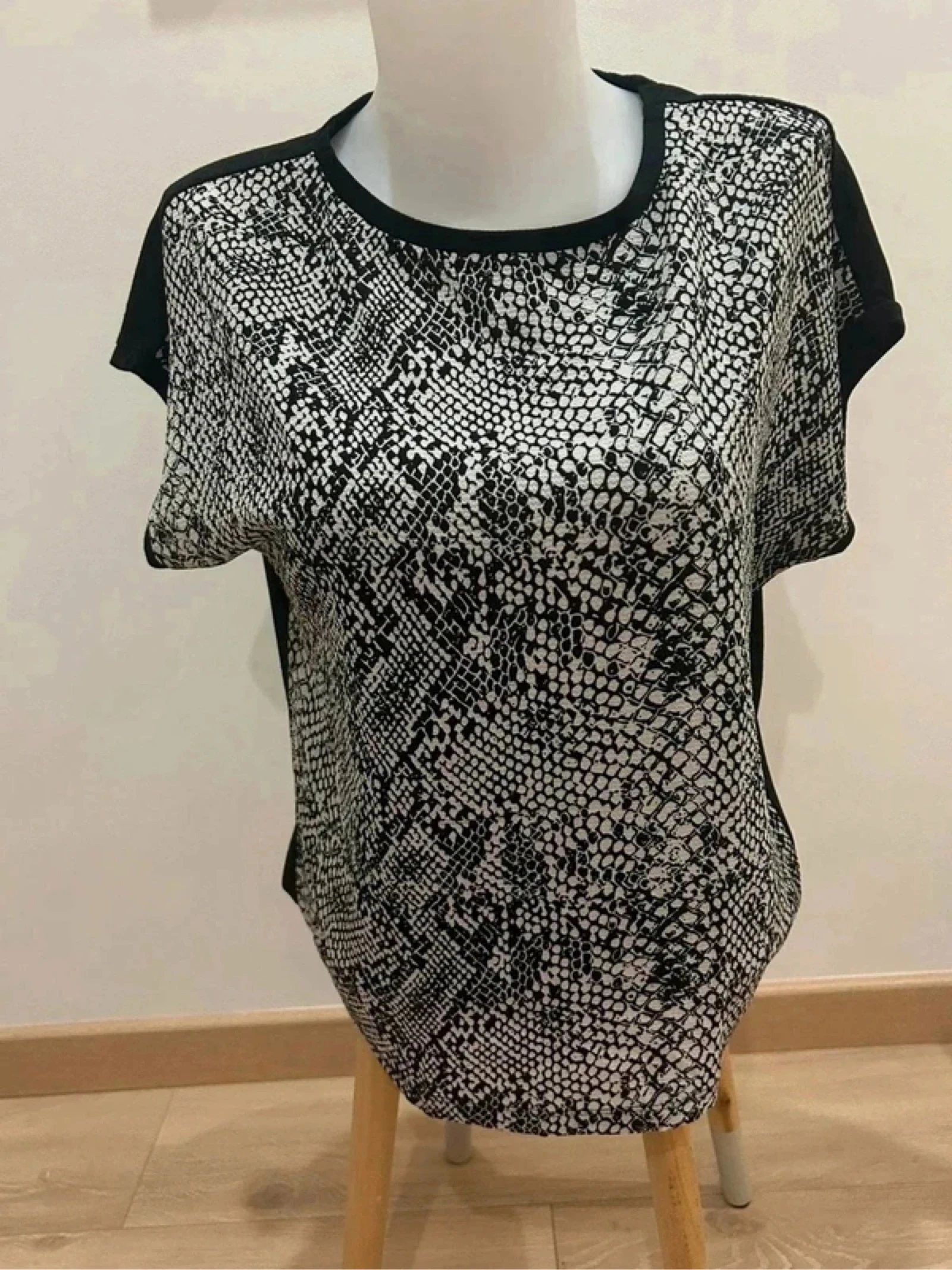Haut imprimé noir & blanc fluide – Taille S 💐